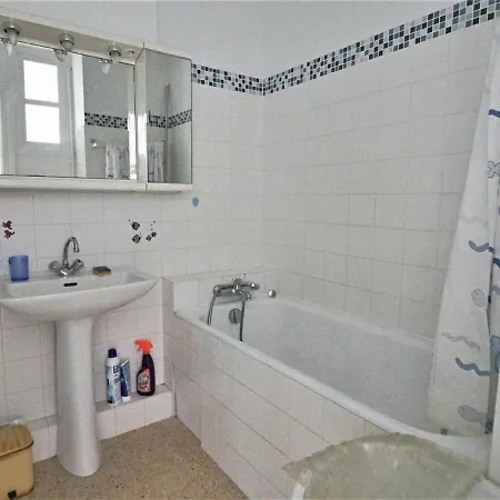 Appartement Lumineux Pour Famille A Royan, Quartier Calme Pres Du Marche, Balcon Et Parking Gratuit - Fr-1-738-26 *