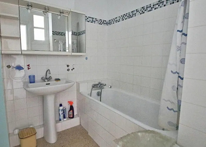 Appartement Lumineux Pour Famille A Royan, Quartier Calme Pres Du Marche, Balcon Et Parking Gratuit - Fr-1-738-26 *